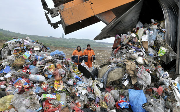 Туже их за смеће, а канту нису видели